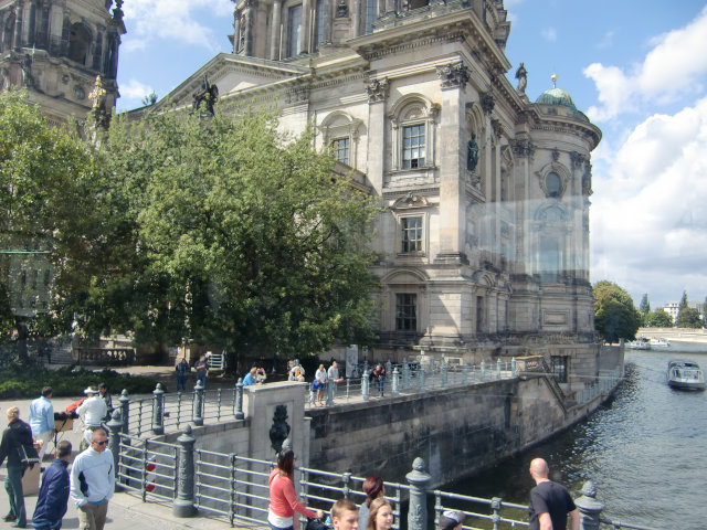 ベルリン大聖堂周辺を歩く
